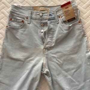 Levis rib cage ankle straight jean